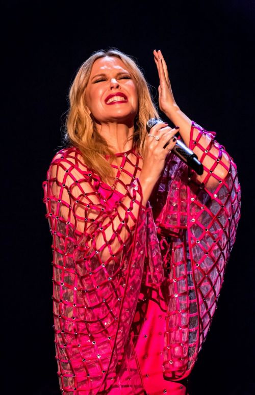 Kylie Minogue Performs at Jonathon Ross Show in London 12/03/2020 8