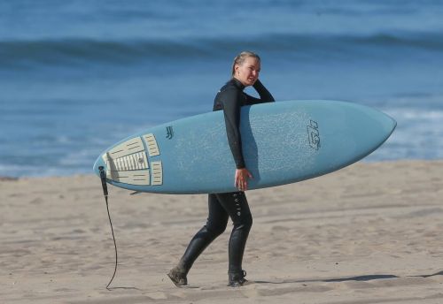 Lara Worthington in Wetsuit Surfing in Malibu 12/03/2020 6