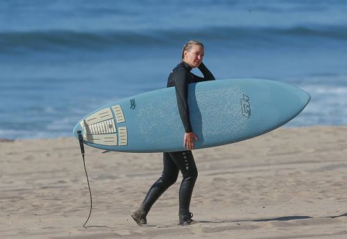 Lara Worthington in Wetsuit Surfing in Malibu 12/03/2020 4
