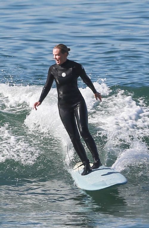 Lara Worthington in Wetsuit Surfing in Malibu 12/03/2020 9