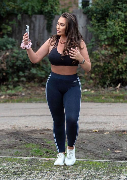 Lauren Goodger in a Crop Top and Leggings Out in Chigwell, England 11/24/2020
