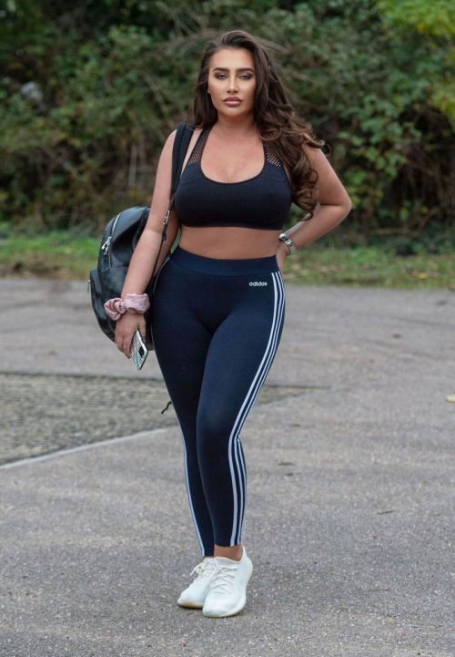 Lauren Goodger in a Crop Top and Leggings Out in Chigwell, England 11/24/2020 6