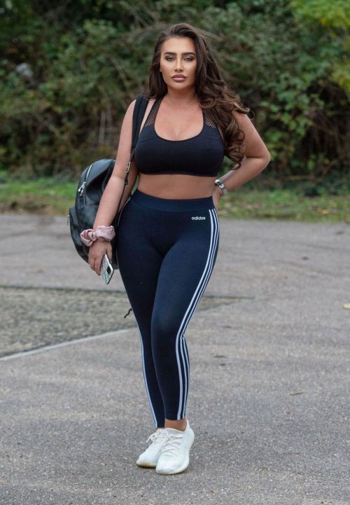 Lauren Goodger in a Crop Top and Leggings Out in Chigwell, England 11/24/2020 4