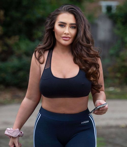 Lauren Goodger in a Crop Top and Leggings Out in Chigwell, England 11/24/2020 7