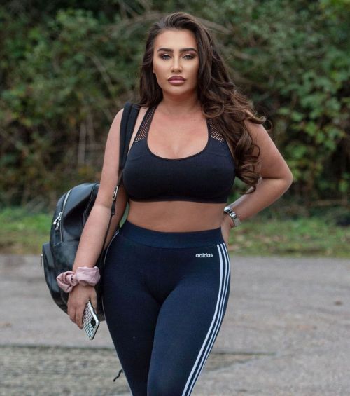 Lauren Goodger in a Crop Top and Leggings Out in Chigwell, England 11/24/2020 10