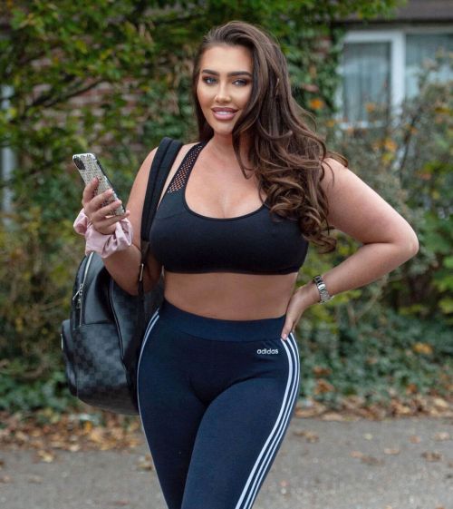 Lauren Goodger in a Crop Top and Leggings Out in Chigwell, England 11/24/2020 3