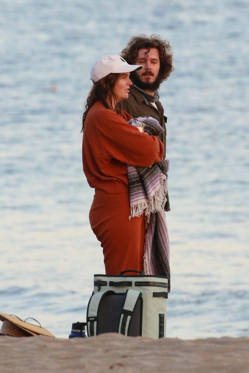 Leighton Meester in Reddish Brown Outfit Out at a Park in Los Angeles 11/23/2020 8