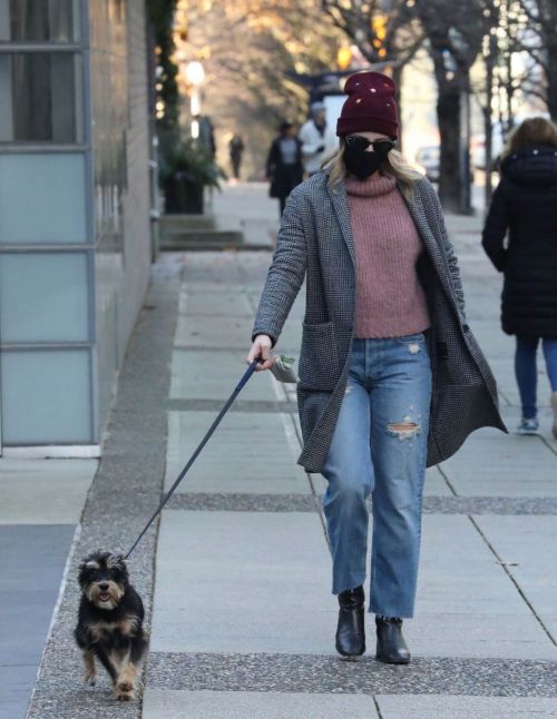 Lili Reinhart Out with Her Dog in Vancouver 12/05/2020 1