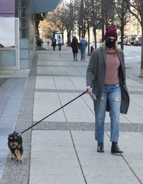 Lili Reinhart Out with Her Dog in Vancouver 12/05/2020 9