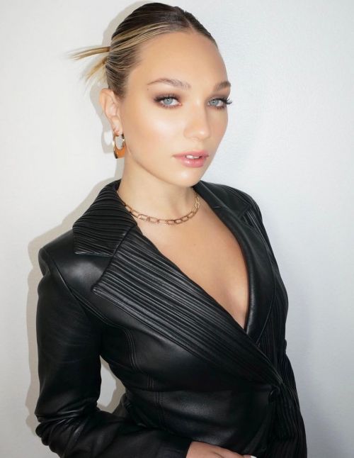 Maddie Ziegler in Black Outfit Portraits Photos 12/04/2020