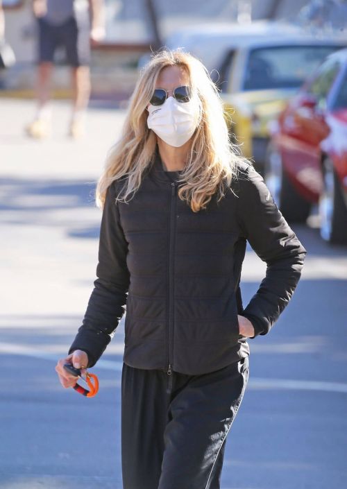 Meg Ryan in Puffer Jacket and Track Paints Out Shopping in Santa Monica 11/24/2020 5