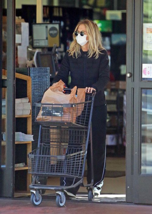 Meg Ryan in Puffer Jacket and Track Paints Out Shopping in Santa Monica 11/24/2020 2