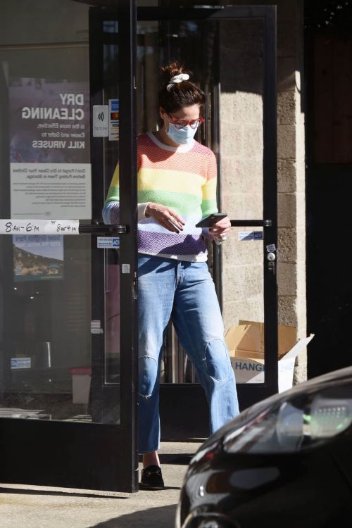 Michelle Monaghan in Colorful Sweater Out and About in Los Angeles 12/02/2020 6