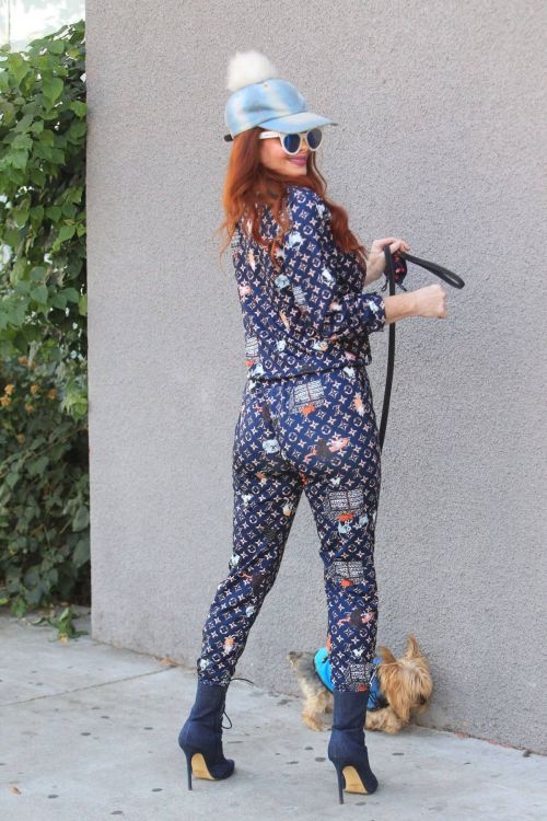 Phoebe Price Out with Her Dog Henry in Hollywood 11/24/2020 1