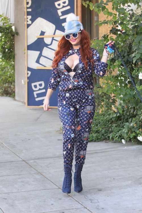Phoebe Price Out with Her Dog Henry in Hollywood 11/24/2020 8
