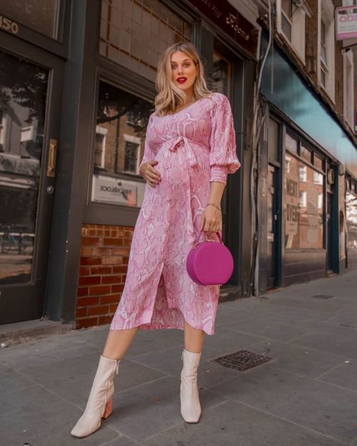 Pregnant Ashley James in Light Pink Outfit - Instagram Photos 10/28/2020 1