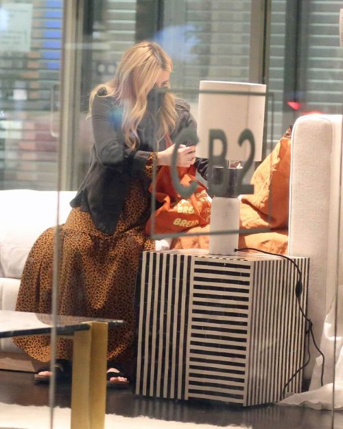 Pregnant Emma Roberts Out for Furniture Shopping in Los Angeles 11/24/2020 2