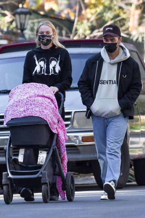 Sophie Turner and Joe Jonas Out with Their Daughter Willa Jonas in Los Angeles 11/24/2020 8