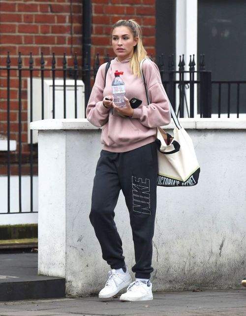 Zara McDermott Out and About in London 11/24/2020 3
