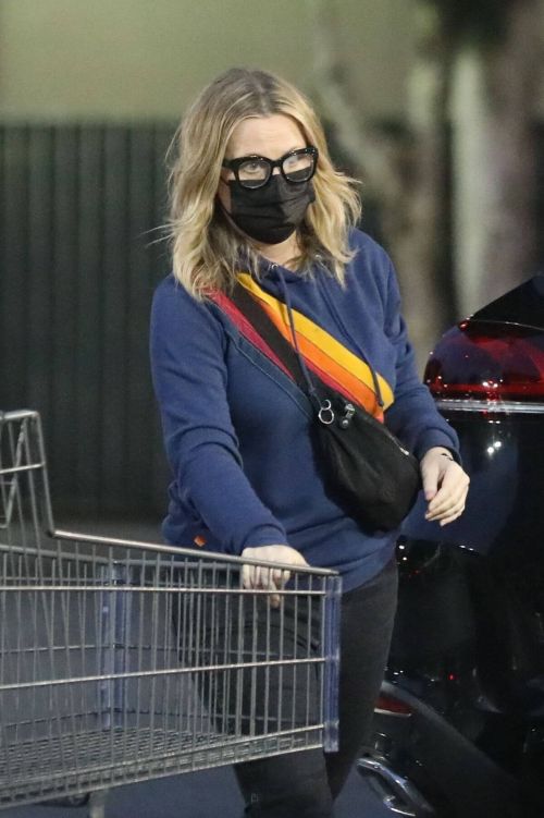 Actress Amy Poehler Shopping at Bristol Farms in Beverly Hills 02/11/2021 6