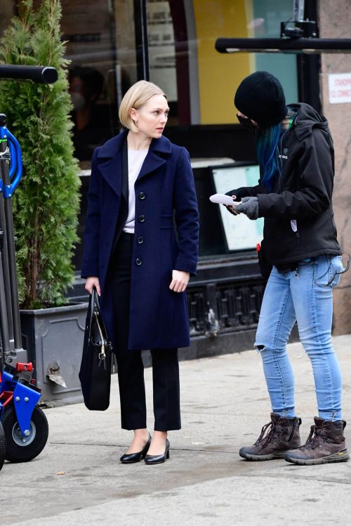 AnnaSophia Robb on the Set of Crime Series Dr. Death in New York 02/09/2021 4