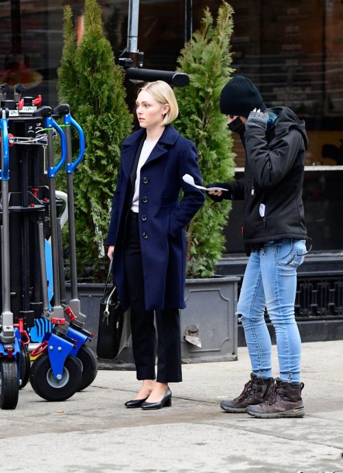 AnnaSophia Robb on the Set of Crime Series Dr. Death in New York 02/09/2021 5