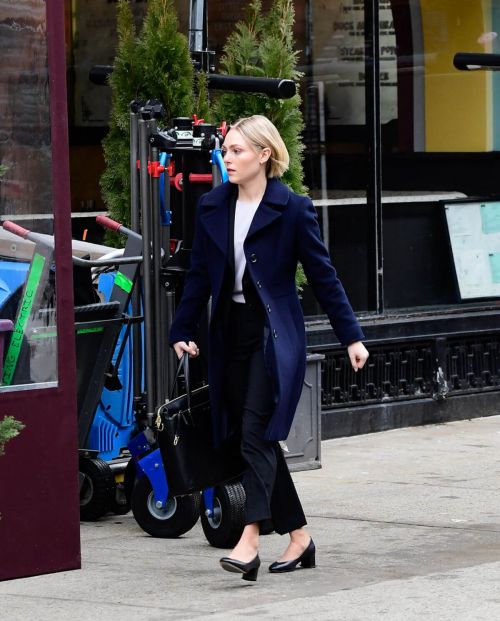 AnnaSophia Robb on the Set of Crime Series Dr. Death in New York 02/09/2021 3