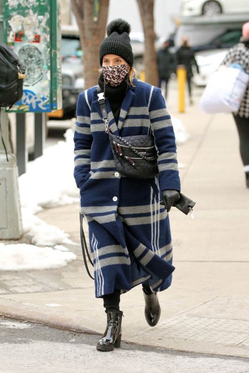 Dianna Agron Wearing in Extra Over Coat with Printed Mask Out in New York 02/10/2021 1