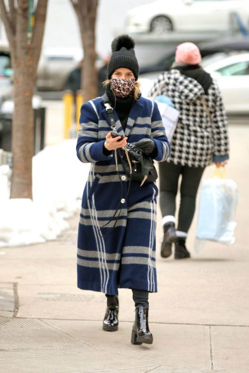 Dianna Agron Wearing in Extra Over Coat with Printed Mask Out in New York 02/10/2021 2