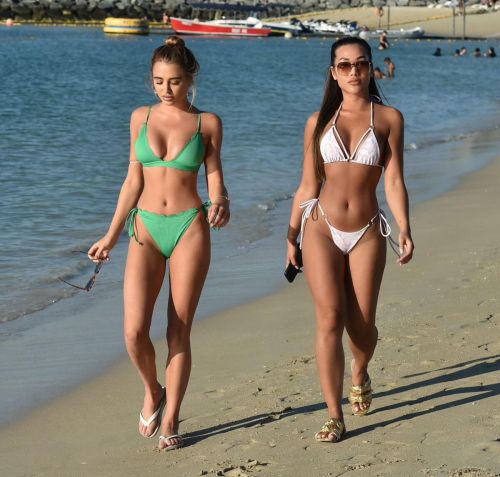 Georgia Harrison with Her Friends in Bikini at a Beach in Dubai 02/10/2021 3