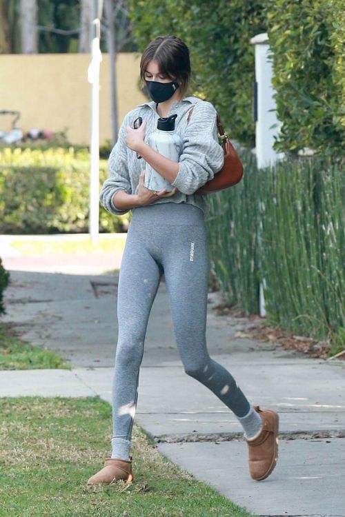 Kaia Gerber Leaves a Pilates Class in a Grey Tights Out in Los Angeles 02/11/2021