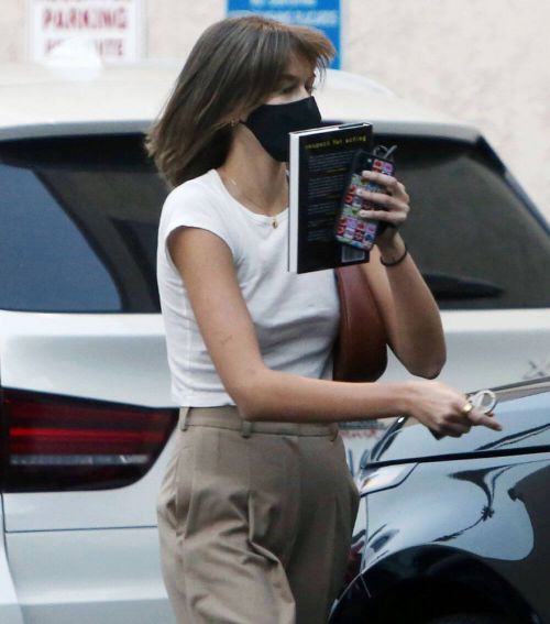 Kaia Jordan Gerber Leaves a Hair Salon in a White Top and Pants Out in Studio City 02/11/2021 2