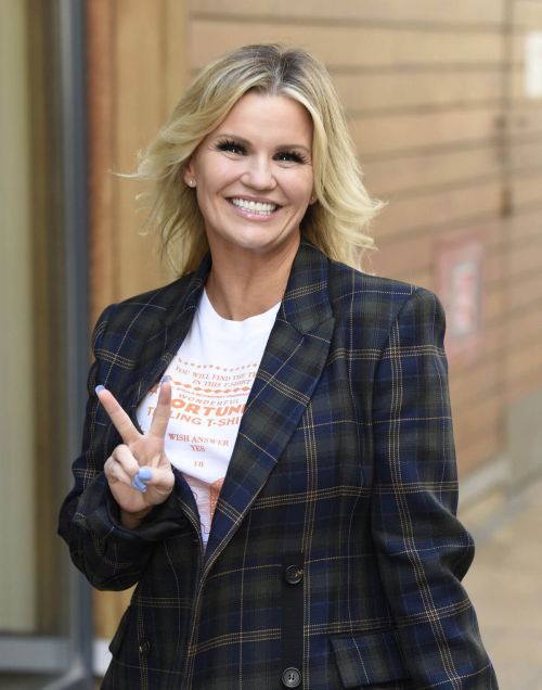 Kerry Katona in a Check Suit Pants Out and About in Leeds 02/11/2021 5
