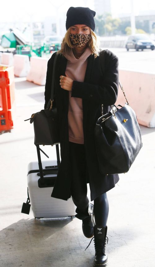 Kristin Cavallari in a Leopard Print Face Mask at LAX Airport in Los Angeles 02/11/2021 2