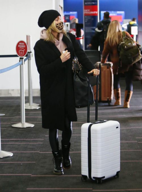 Kristin Cavallari in a Leopard Print Face Mask at LAX Airport in Los Angeles 02/11/2021 2
