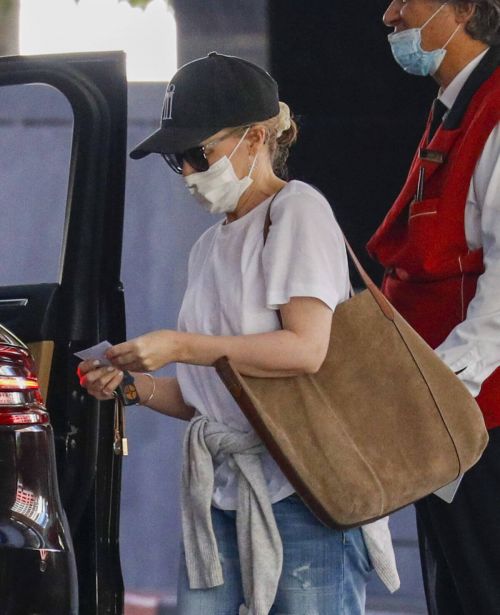 Kylie and Dannii Minogue Out in Melbourne 02/11/2021 2
