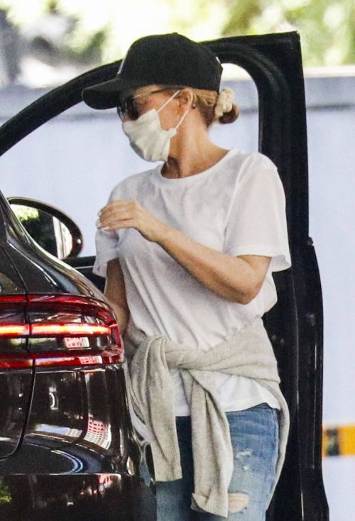 Kylie and Dannii Minogue Out in Melbourne 02/11/2021 6