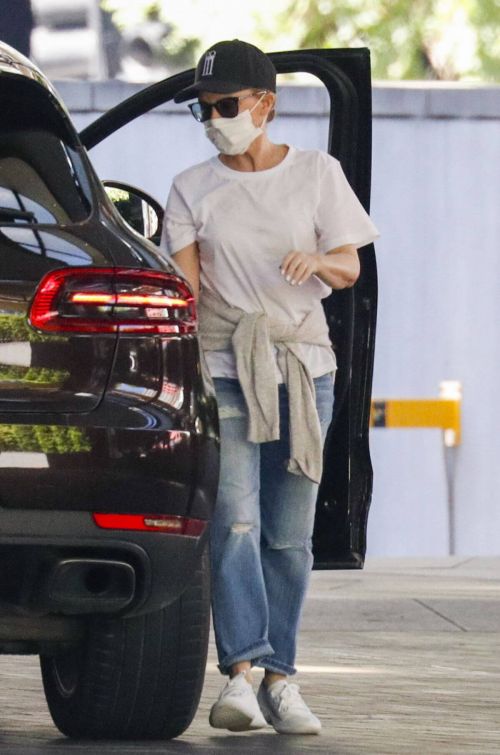 Kylie and Dannii Minogue Out in Melbourne 02/11/2021 8