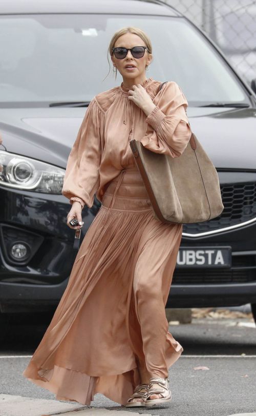 Kylie Minogue Walks with her friends Out in Victoria 02/12/2021 1