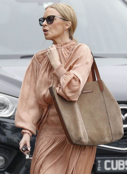 Kylie Minogue Walks with her friends Out in Victoria 02/12/2021 2