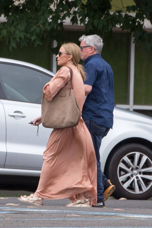 Kylie Minogue Walks with her friends Out in Victoria 02/12/2021 4