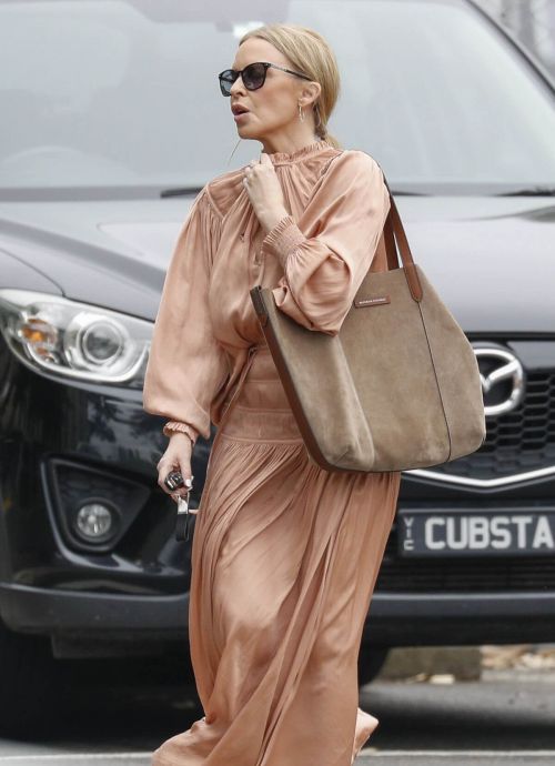 Kylie Minogue Walks with her friends Out in Victoria 02/12/2021 5