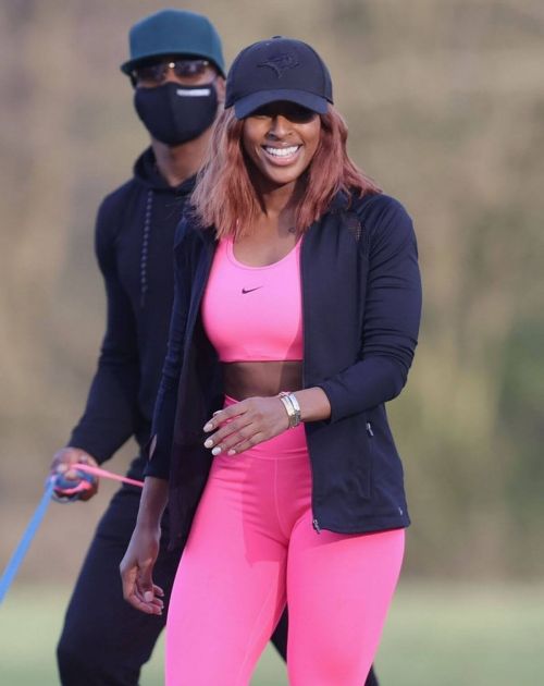 Alexandra Burke Complete Her Sports Look in Bold Pink Sportswear as She Workout at a Park in London 03/10/2021 5