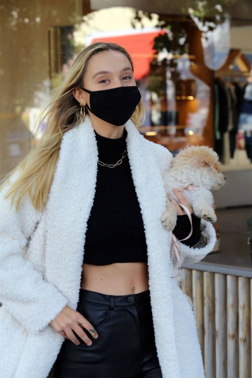 Alexis Ren Showcased Her Flat Tummy During Coffee Run with Her Dog in West Hollywood 03/11/2021 1