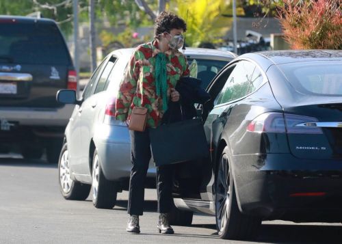 Alia Shawkat in Comfy Look Arrives at Her Office in Los Angeles 03/13/2021 2