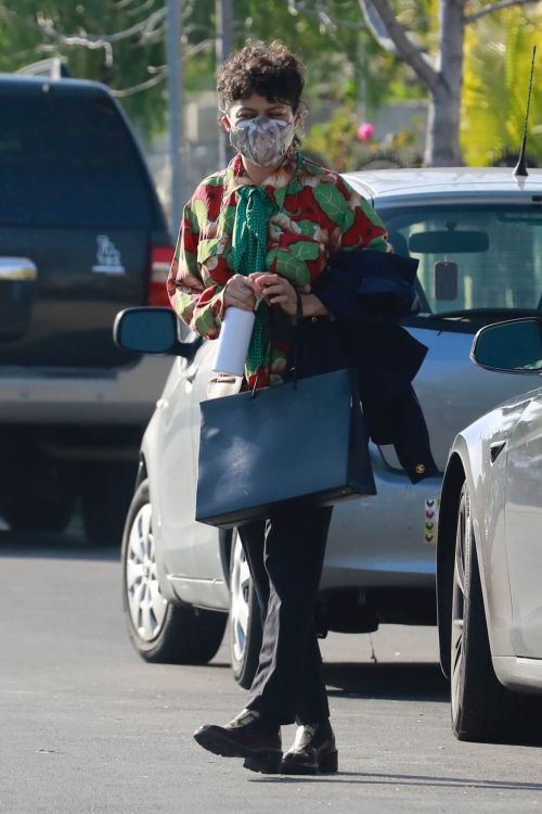 Alia Shawkat in Comfy Look Arrives at Her Office in Los Angeles 03/13/2021 3