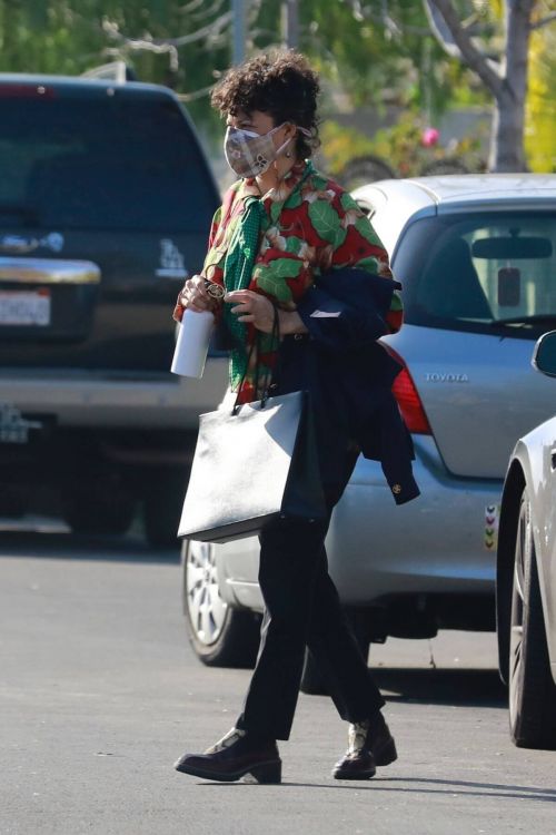 Alia Shawkat in Comfy Look Arrives at Her Office in Los Angeles 03/13/2021 4