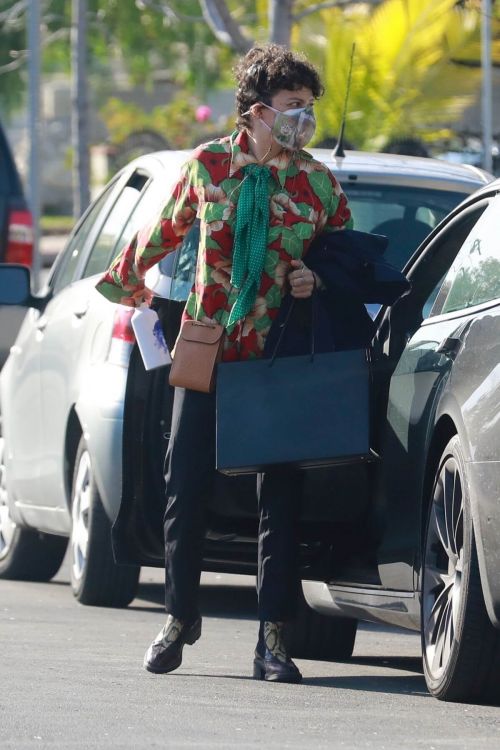 Alia Shawkat in Comfy Look Arrives at Her Office in Los Angeles 03/13/2021 3