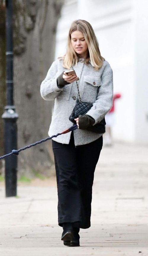 Alice Eve Steps Out at Notting Hill Park in London 03/18/2021 4