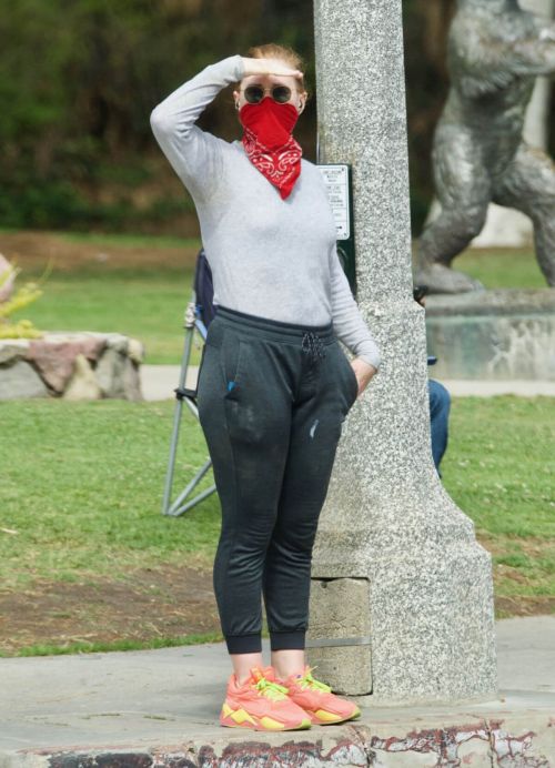 Amy Adams Steps Out at Griffith Park in Los Angeles 03/24/2021 1